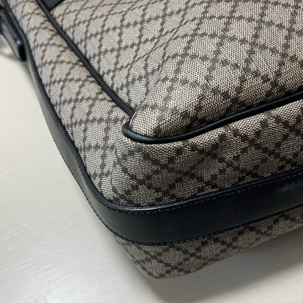 Authentic Gucci Messenger Bag - Picture 4 of 16